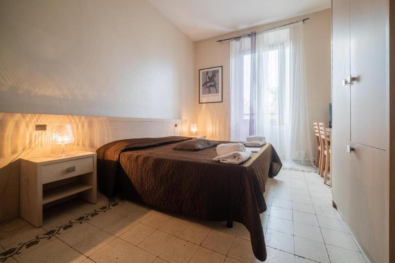 Hotel Reyes Rzym Zewnętrze zdjęcie